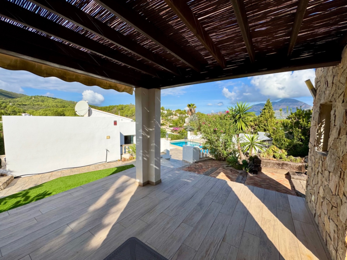 Villa for sale with Montgó views