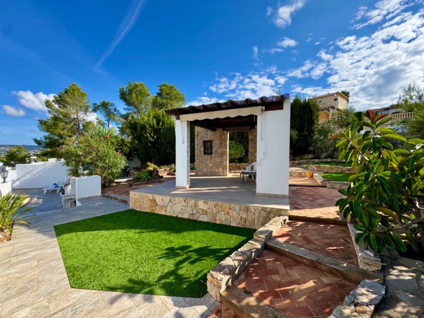 Villa for sale with Montgó views