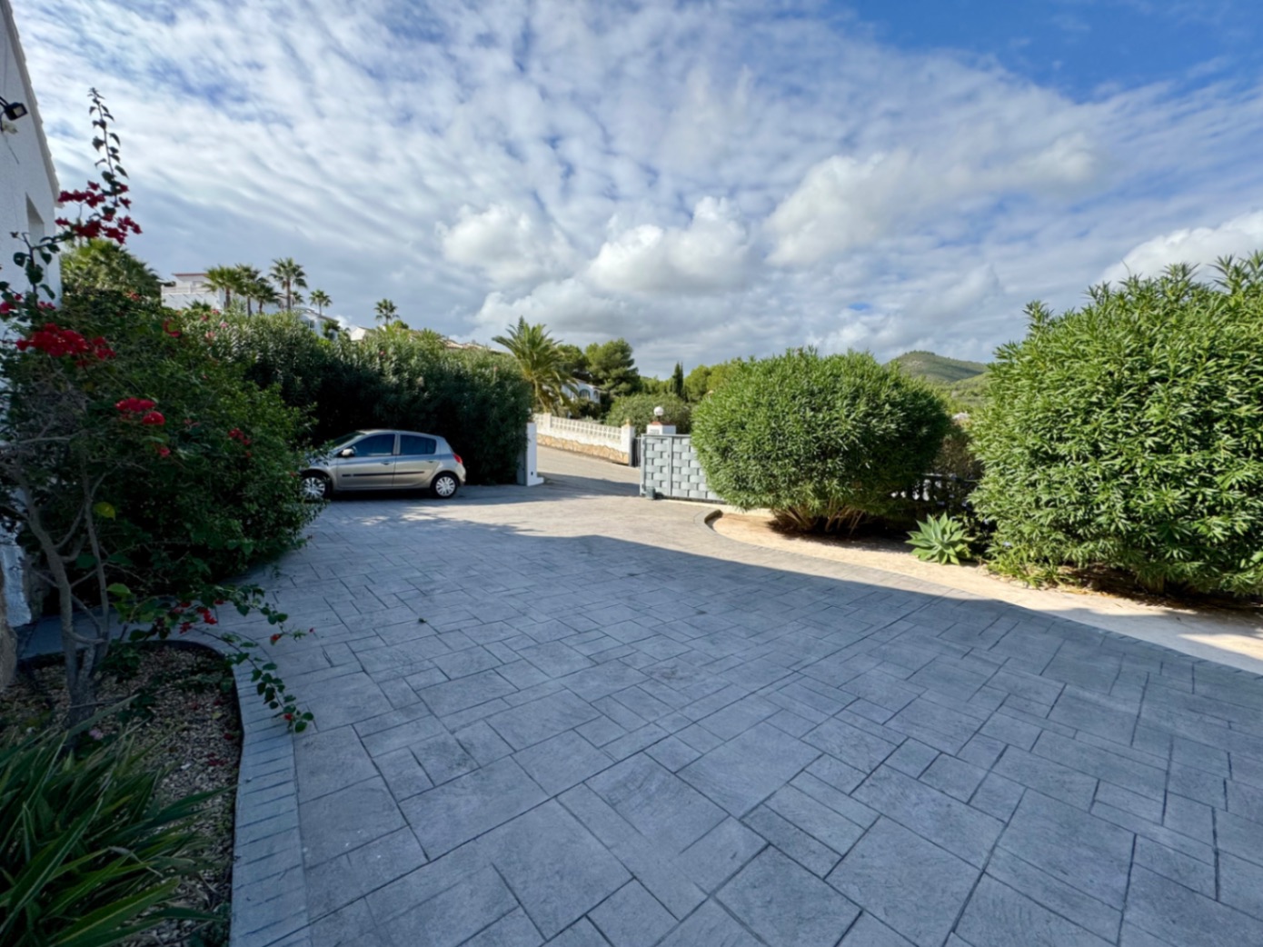 Villa for sale with Montgó views