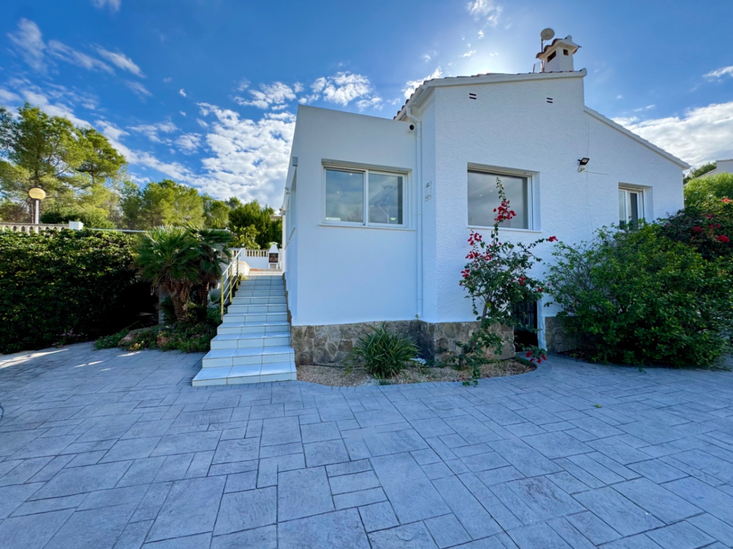 Villa for sale with Montgó views