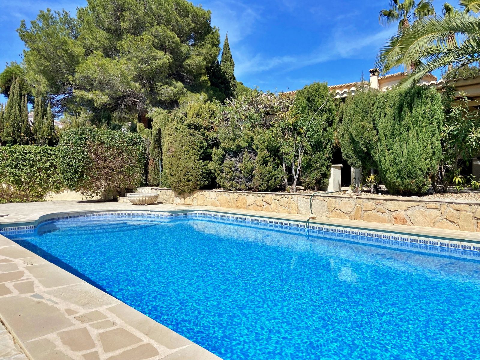 Sea view villa at walking distance to Moraira for sale