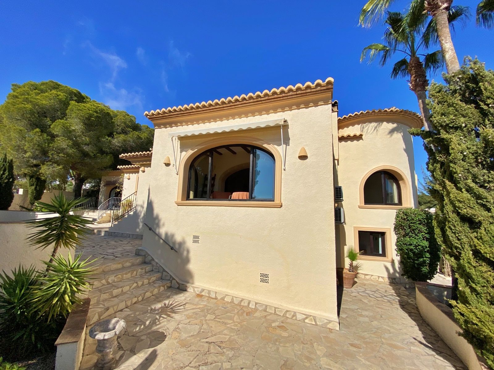 Sea view villa at walking distance to Moraira for sale