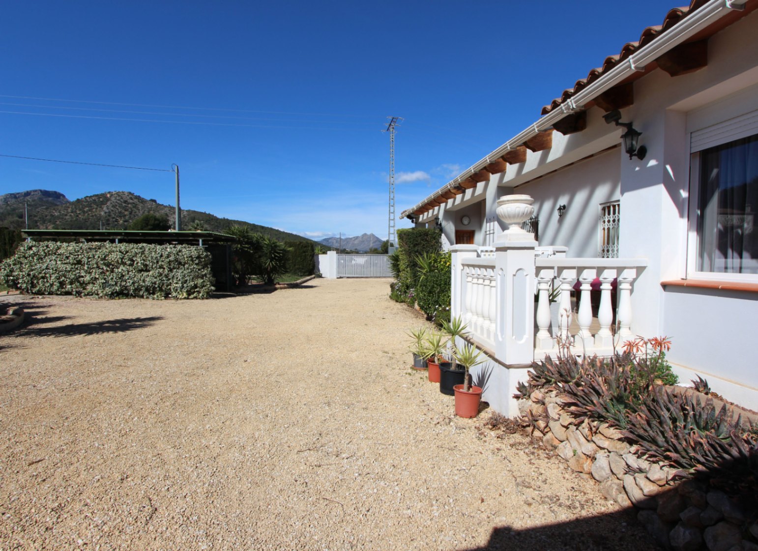 Detached finca, on a flat plot, located just on the outskirts of Jalon