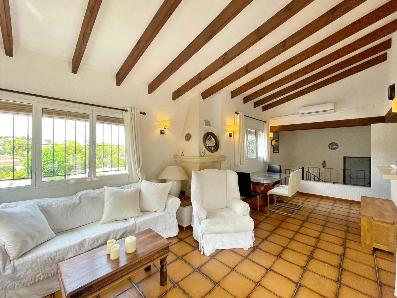 Long-term rental Villa with pool and enclosed garden, close to Moraira town