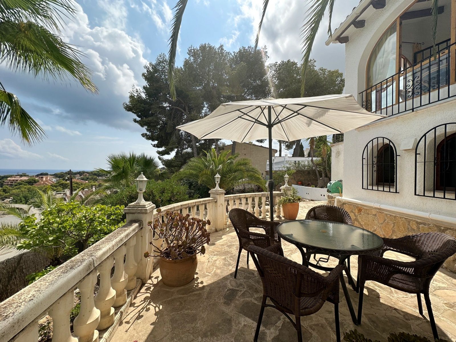 Semi-detached villa with sea views for sale in Moraira