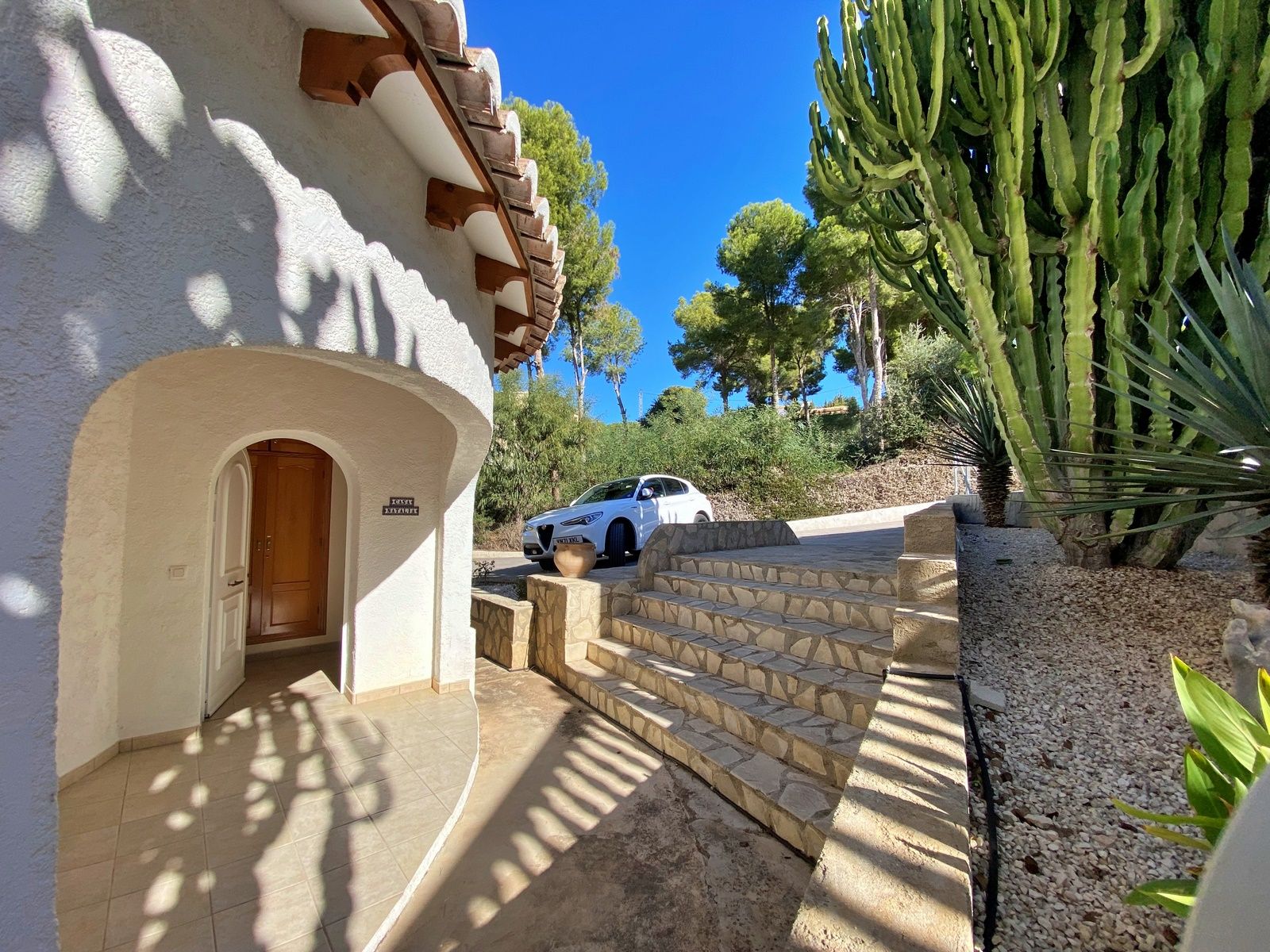 Villa with tourist license for sale at walking distance to Moraira | Ref: HO474372
