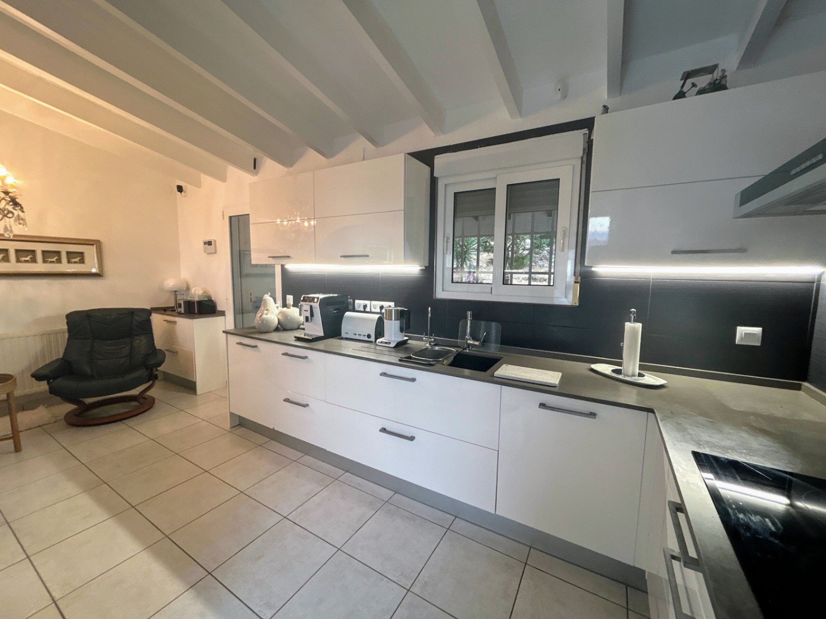 Villa moderna con vistas al mar y alojamiento independiente – Pego