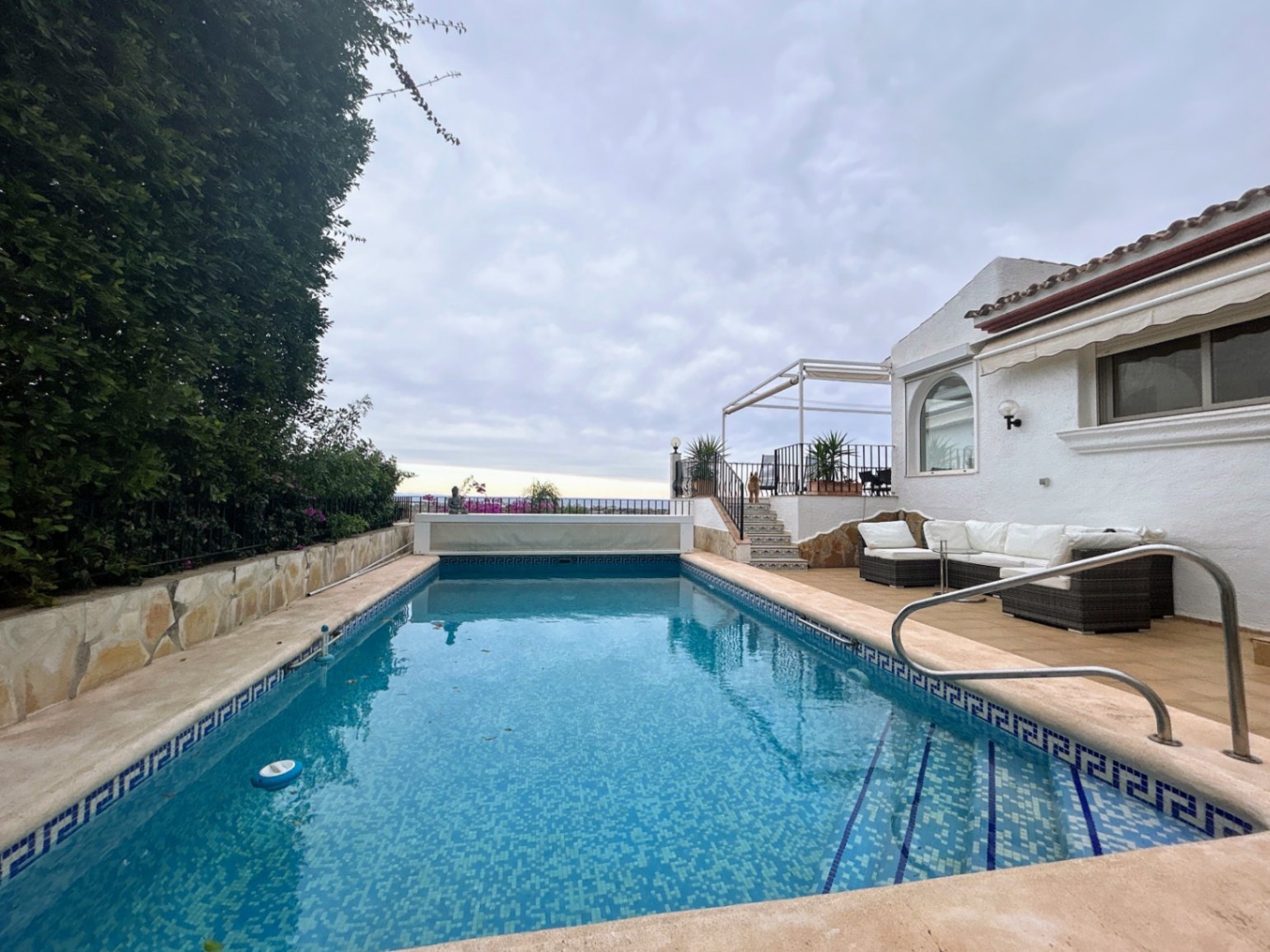 Villa moderna con vistas al mar y alojamiento independiente – Pego