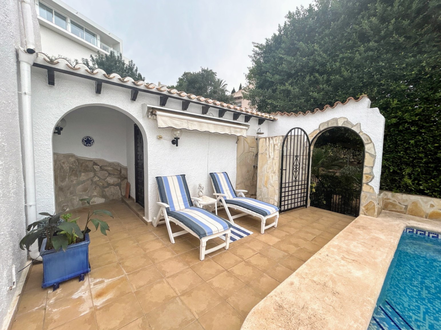 Villa moderna con vistas al mar y alojamiento independiente – Pego