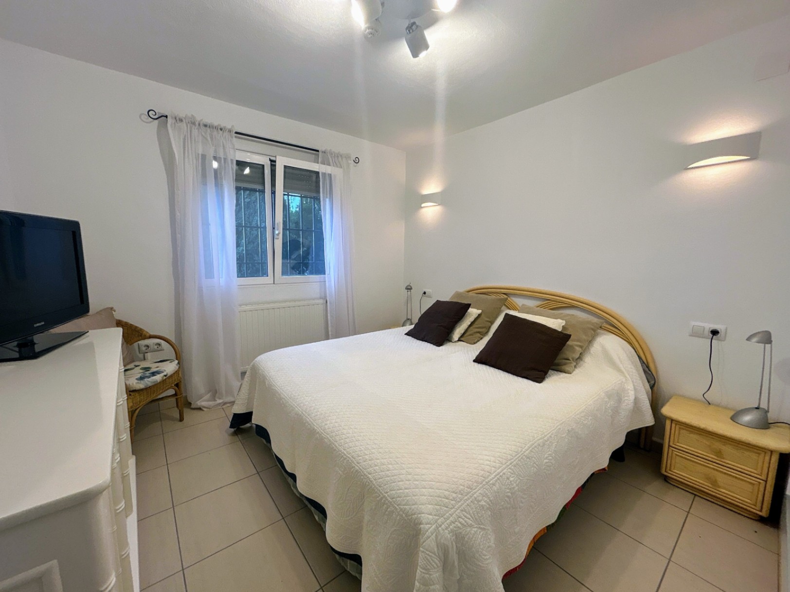 Villa moderna con vistas al mar y alojamiento independiente – Pego