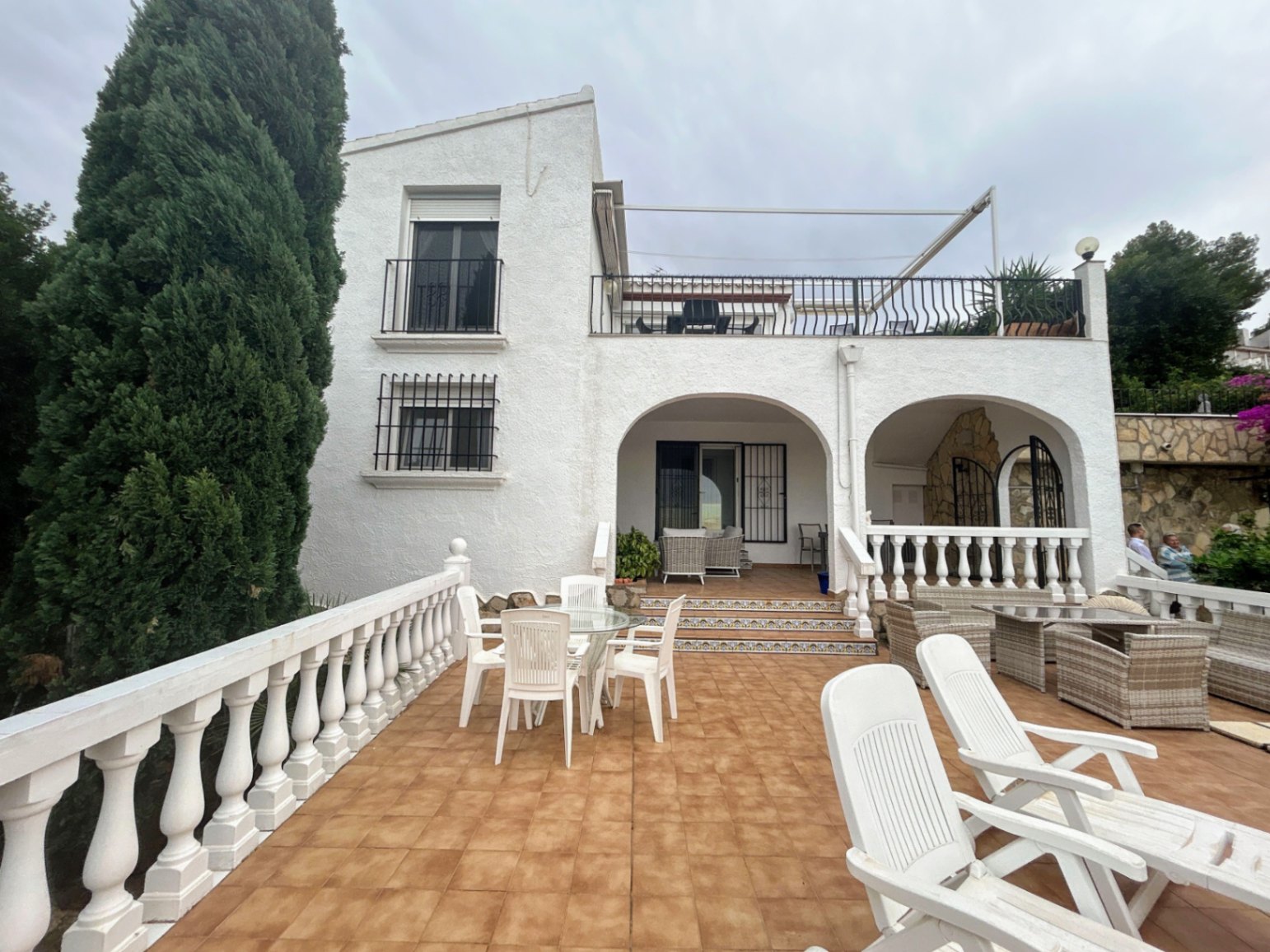 Villa moderna con vistas al mar y alojamiento independiente – Pego
