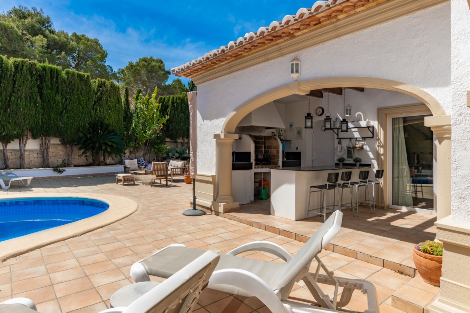 Villa at walking distance to Moraira for sale