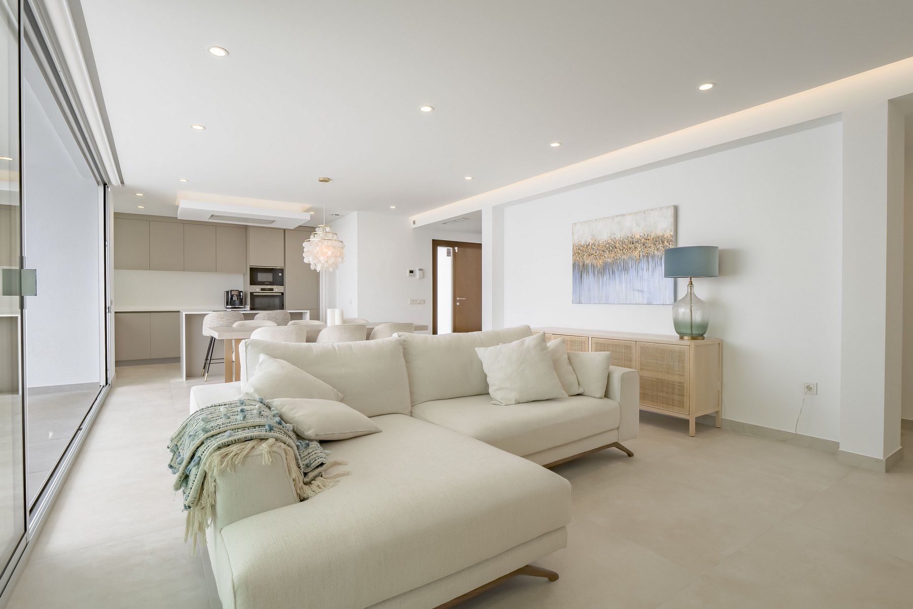Moderne luxe villa te koop met zeezicht