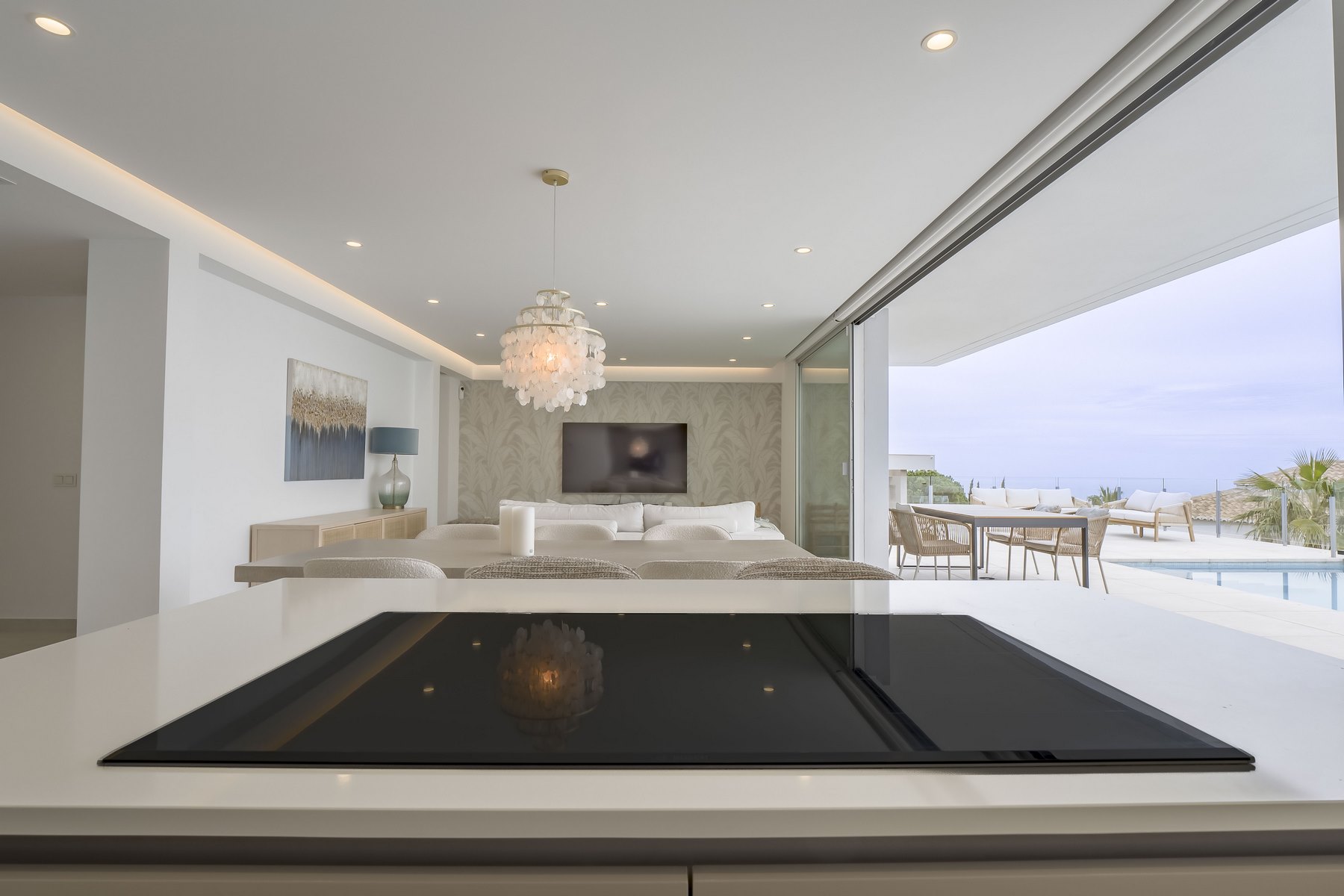 Moderne Luxusvilla zum Verkauf mit Meerblick