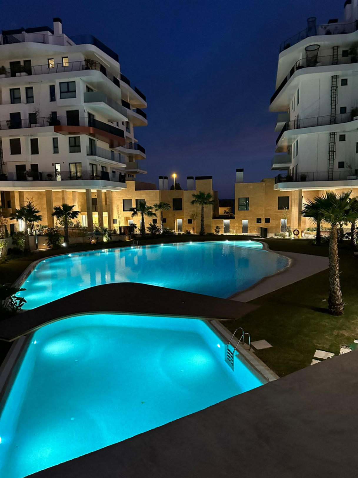 Modern 3-bedroom apartment on the seafront