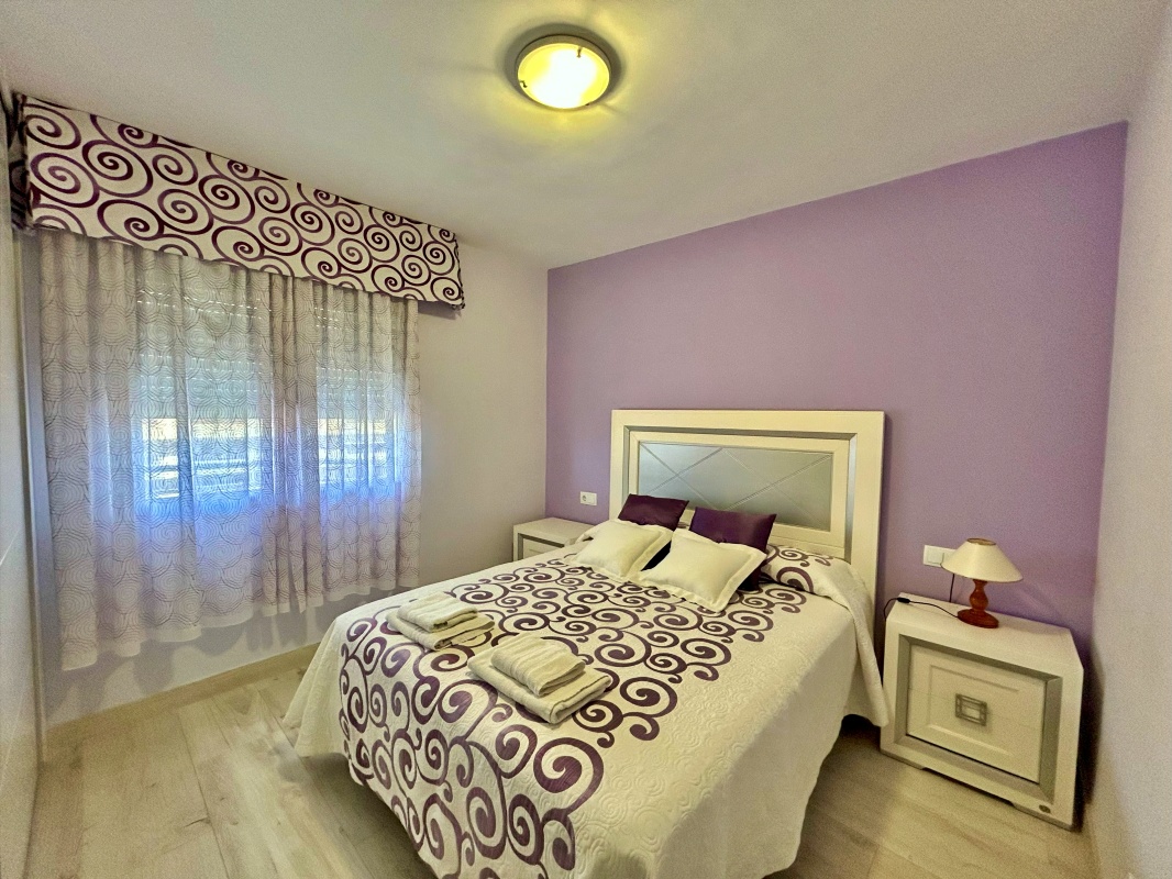 Frontline 2-bed apartment for sale with communal pool, Calpe