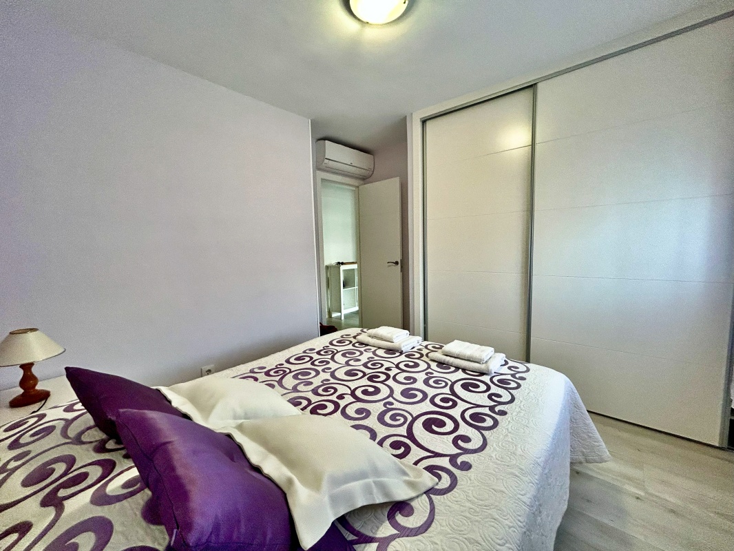 Frontline 2-bed apartment for sale with communal pool, Calpe