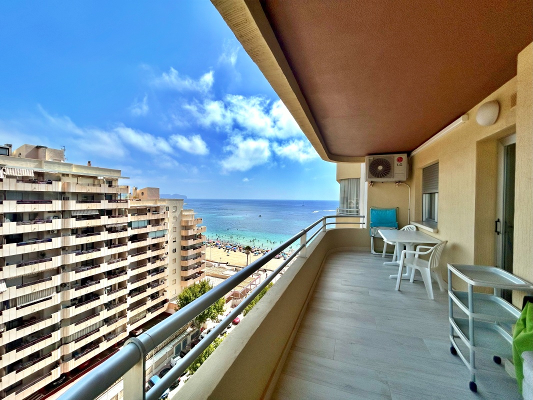 Frontline 2-bed apartment for sale with communal pool, Calpe