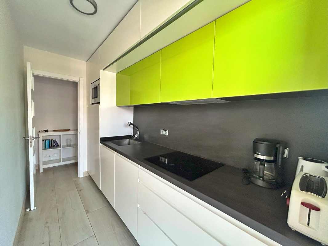 Frontline 2-bed apartment for sale with communal pool, Calpe