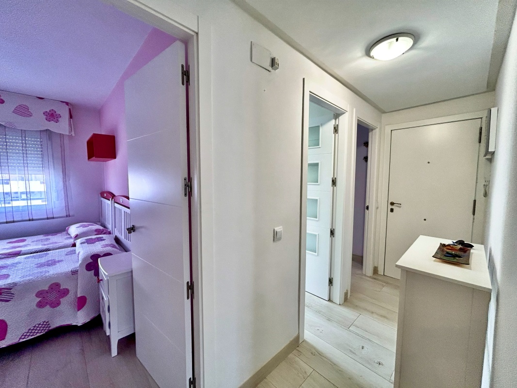 Frontline 2-bed apartment for sale with communal pool, Calpe
