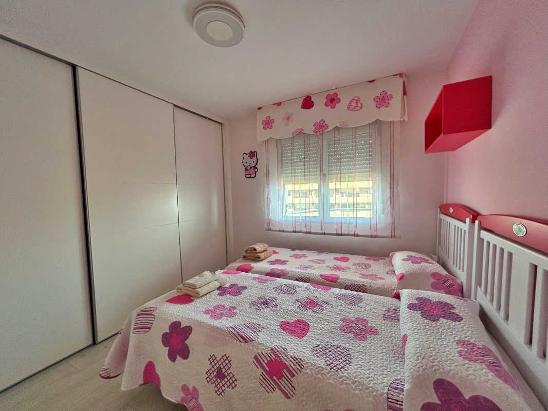 Frontline 2-bed apartment for sale with communal pool, Calpe