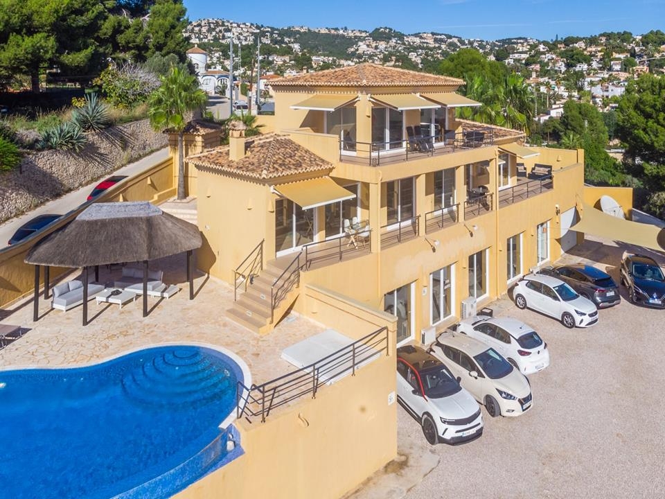 Spectacular second line, sea view villa and business for sale.