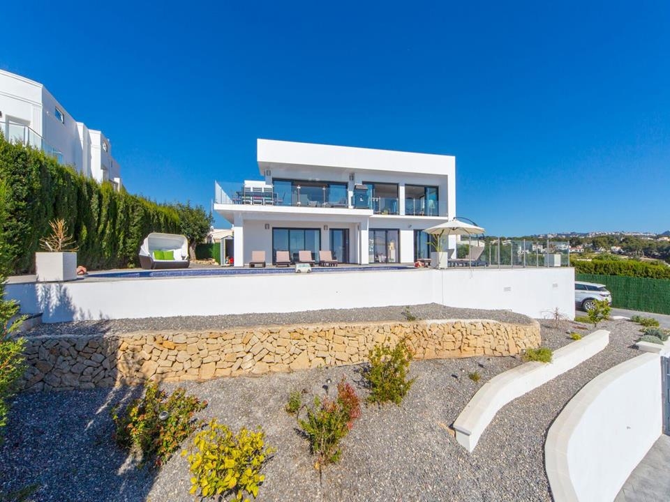 Villa moderna con vistas al mar en venta en Benissa