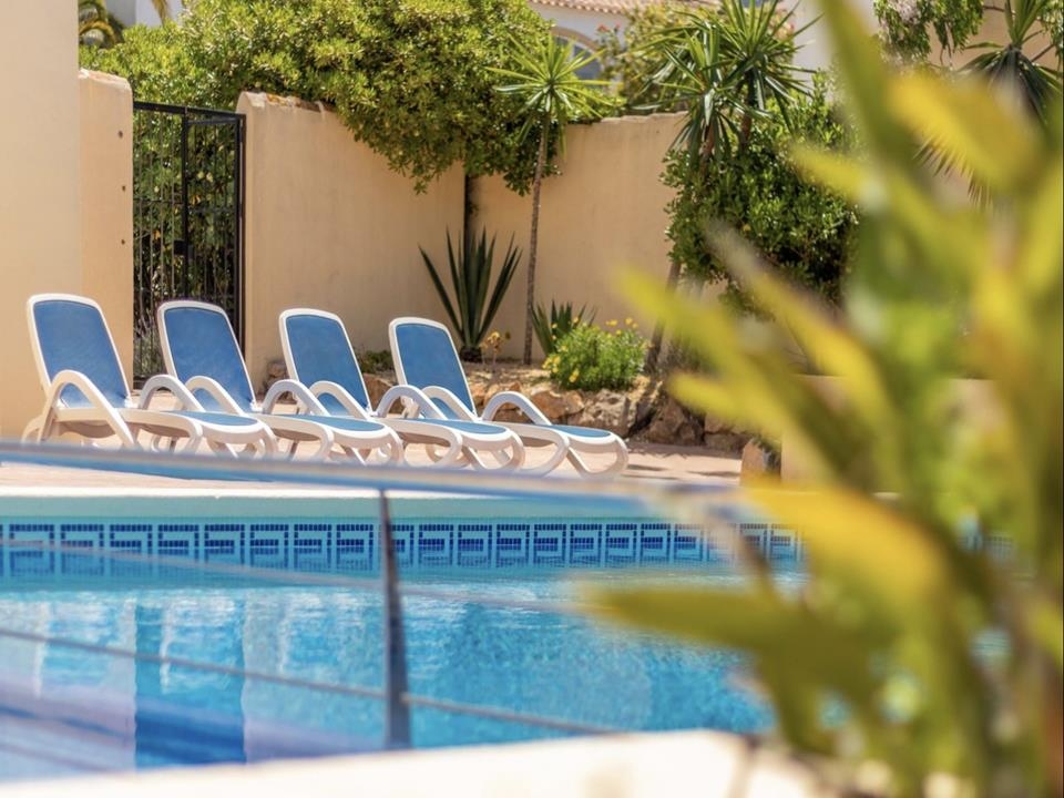 Gerenoveerde villa met 2 verdiepingen te koop in Javea met uitzicht op de golfbaanCette