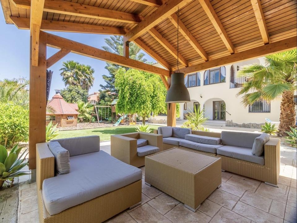 Gerenoveerde villa met 2 verdiepingen te koop in Javea met uitzicht op de golfbaanCette