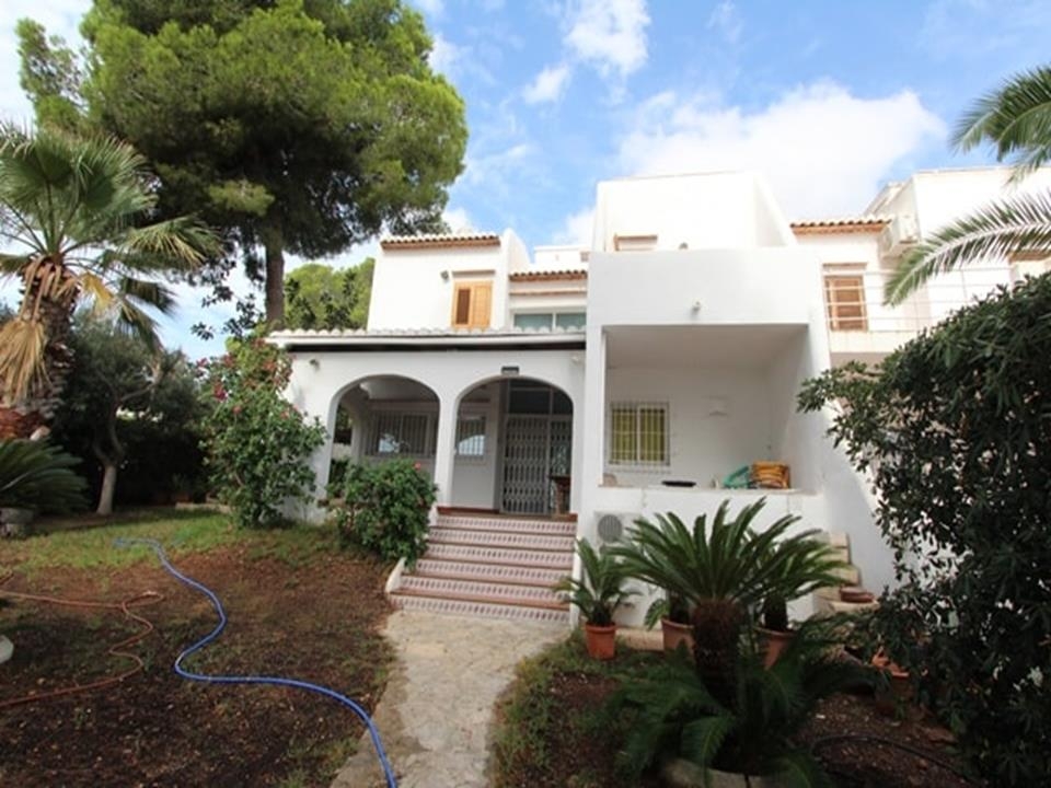 Townhouse available in the area of Platgetes in Moraira is available for winter rental