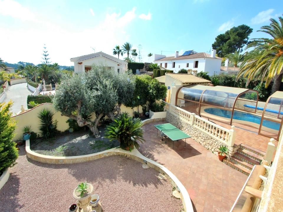 Villa for sale in Moraira, with sea glimpse