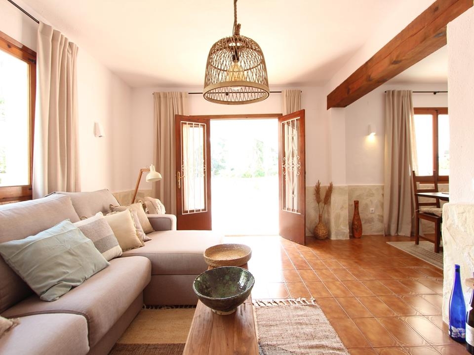 This charming detached villa is now available for winter rental from the end of October 2023