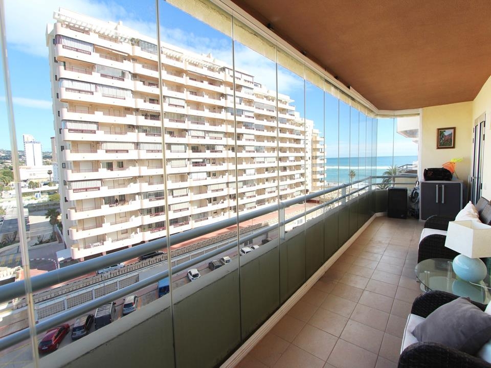 Dit fantastische eerstelijns zeezicht appartement te koop in Calpe is gelegen op