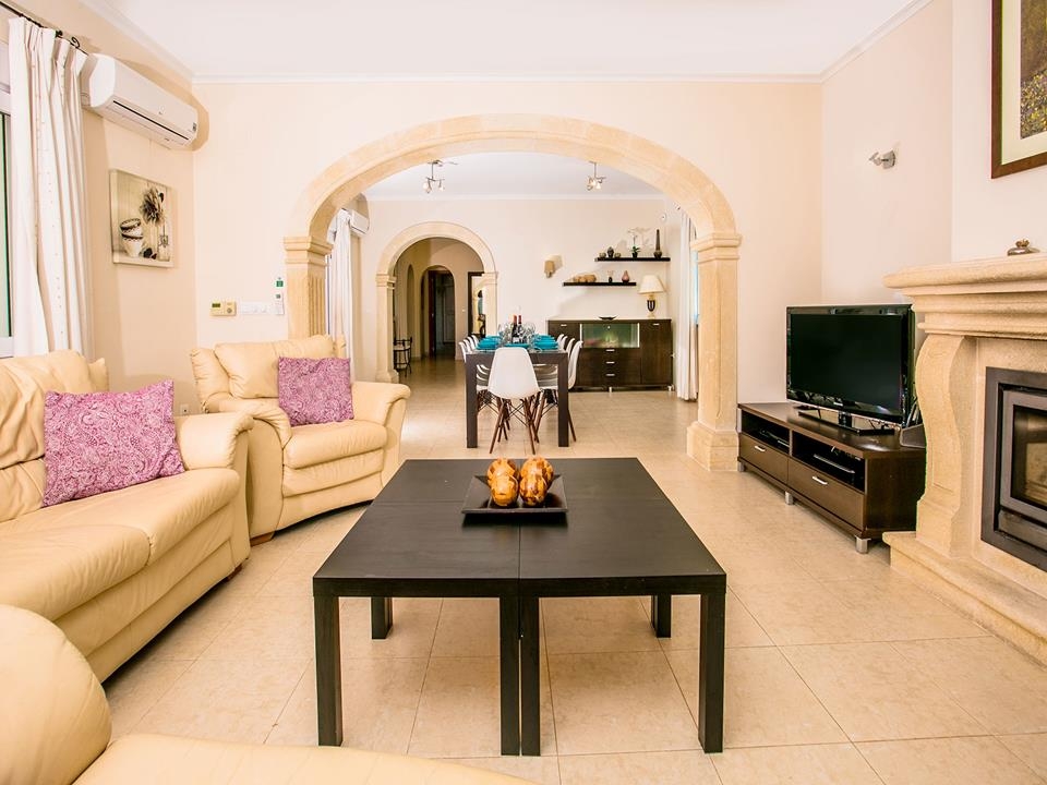 This luxury family villa in Jávea is situated at the end of a quiet cul-de-sac in