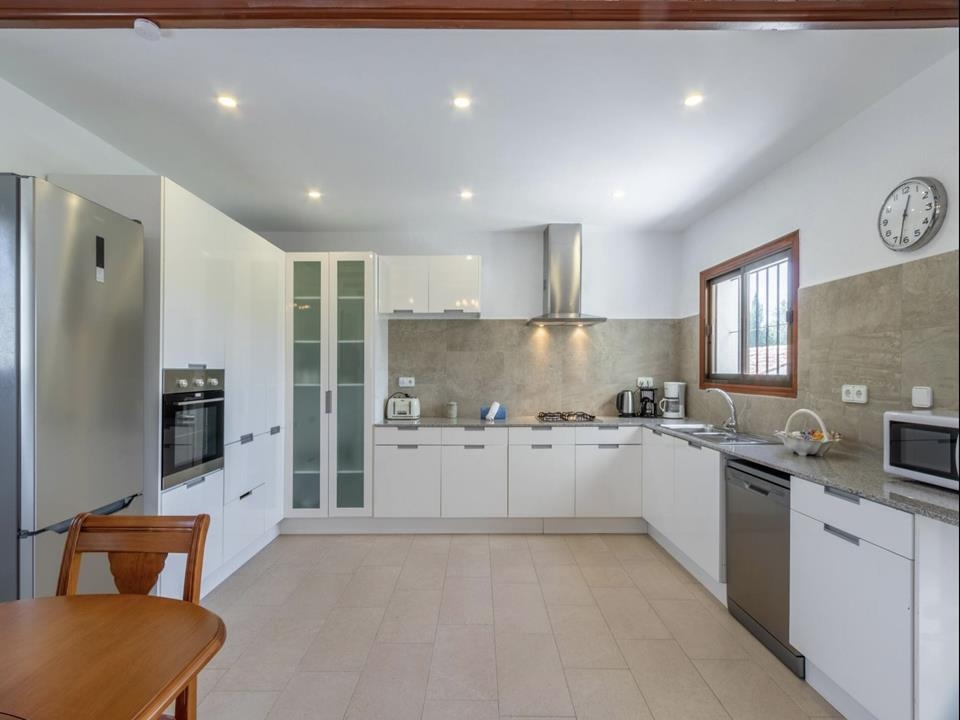 Renovated 2-storey villa for sale in Javea overlooking the golf courseThis luxury