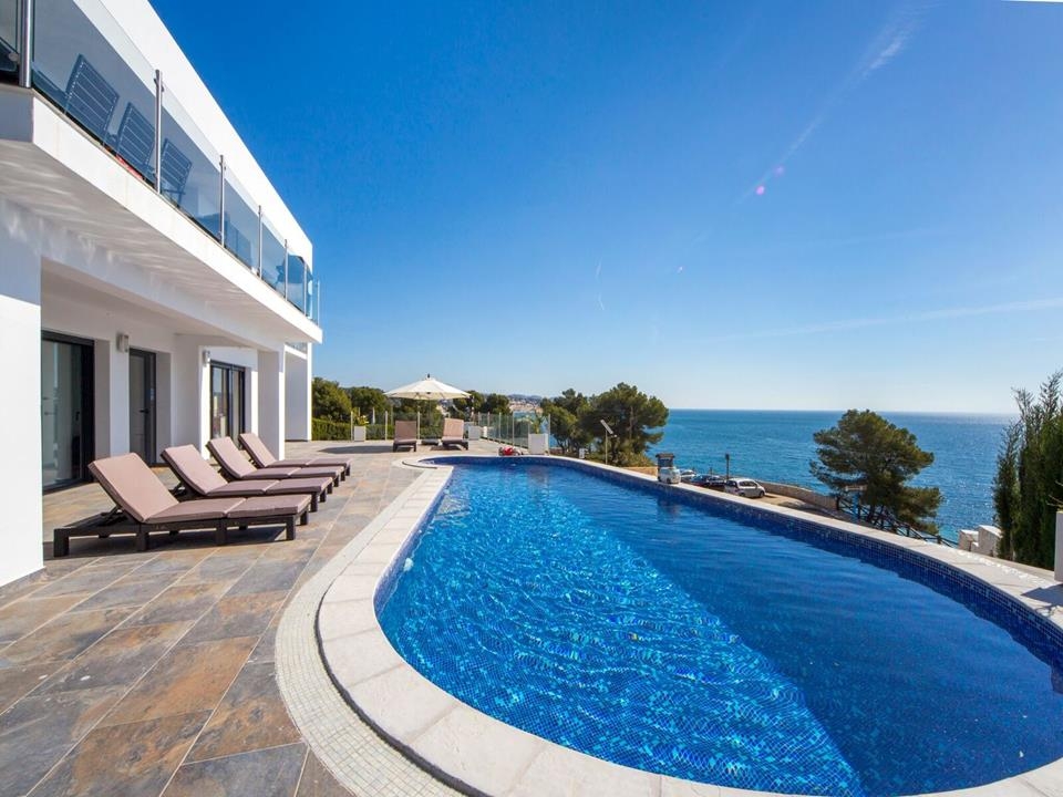 Modern villa with sea view for sale in Benissa