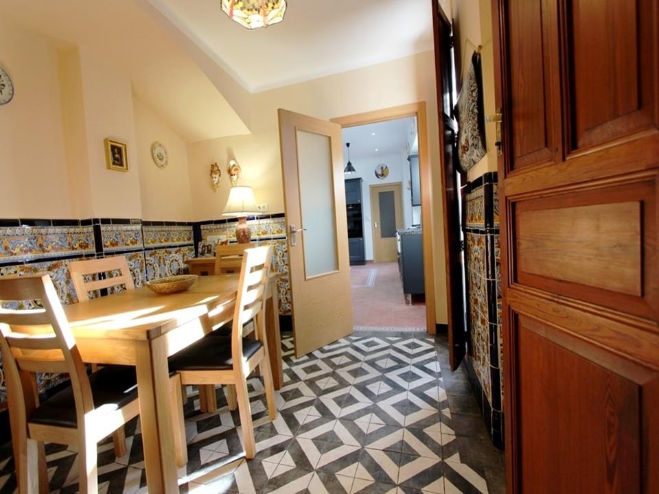 A charming townhouse of a great size has come on the market with Hamiltons Of London