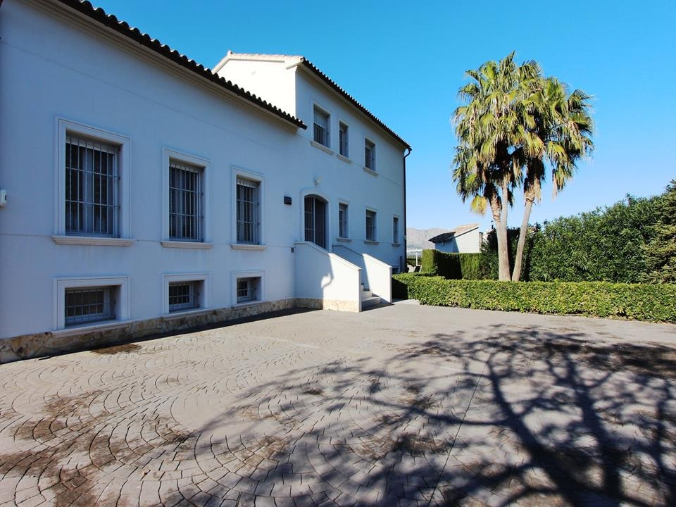 Luxurious Spanish style property in Beniarbeig situated within the tranquil location of orange groves