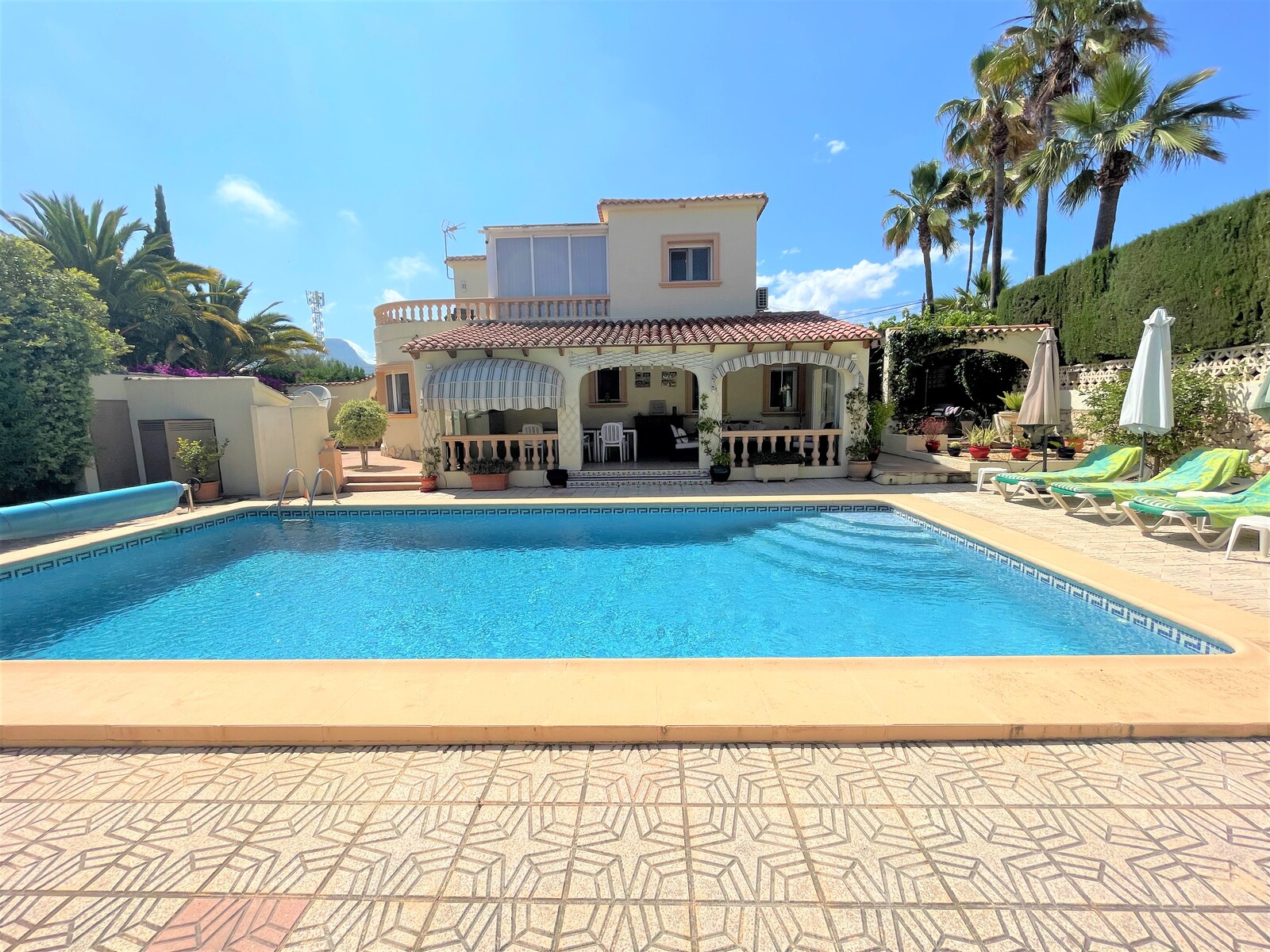 Stunning Detached Villa in Calpe, Within Walking Distance to Amenities.