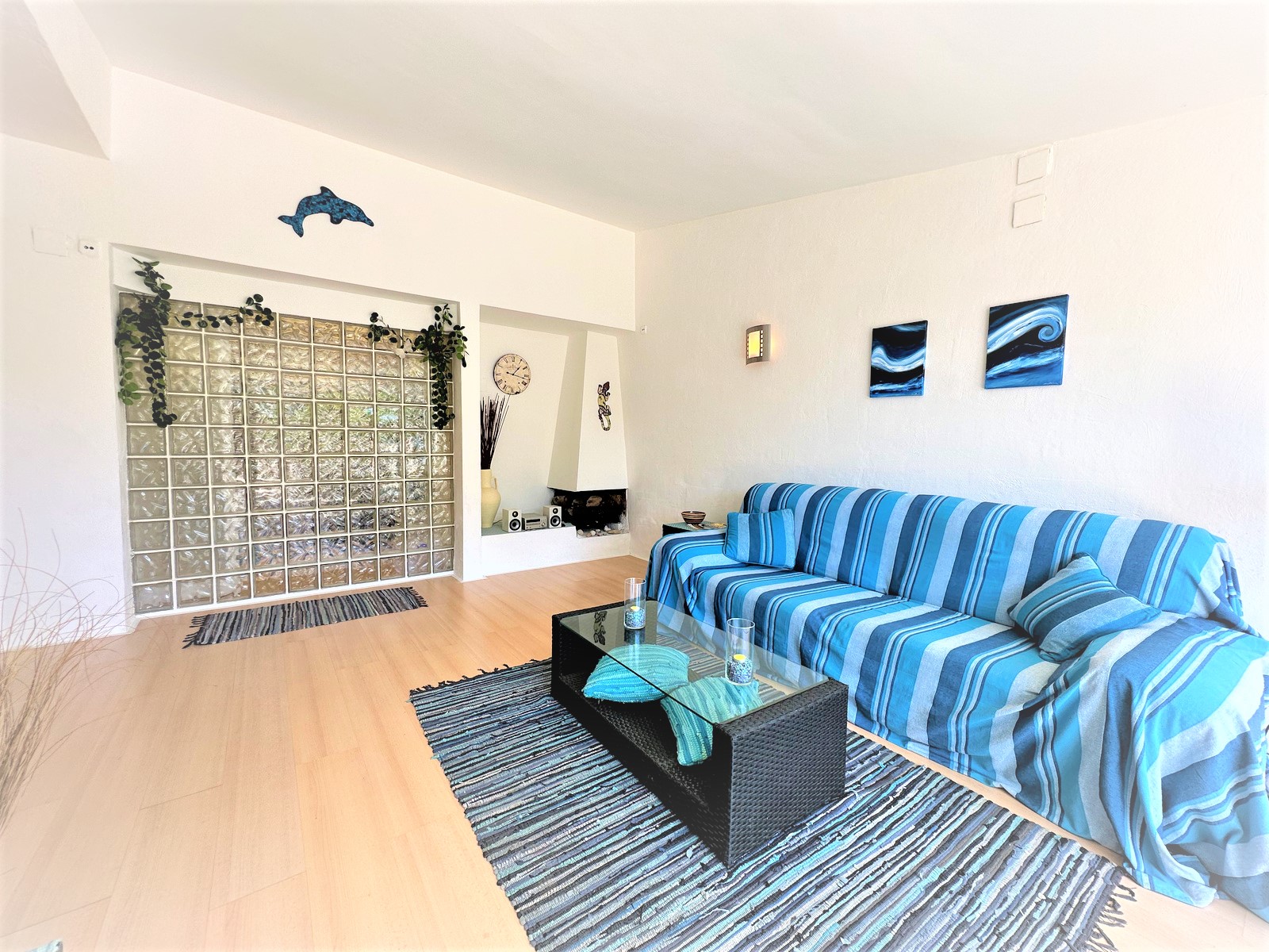 Потрясающая квартира с видом на море в спокойном районе Кальпе Откройте для себя эту очаровательную квартиру на второй линии с видом на море в Кальпе!